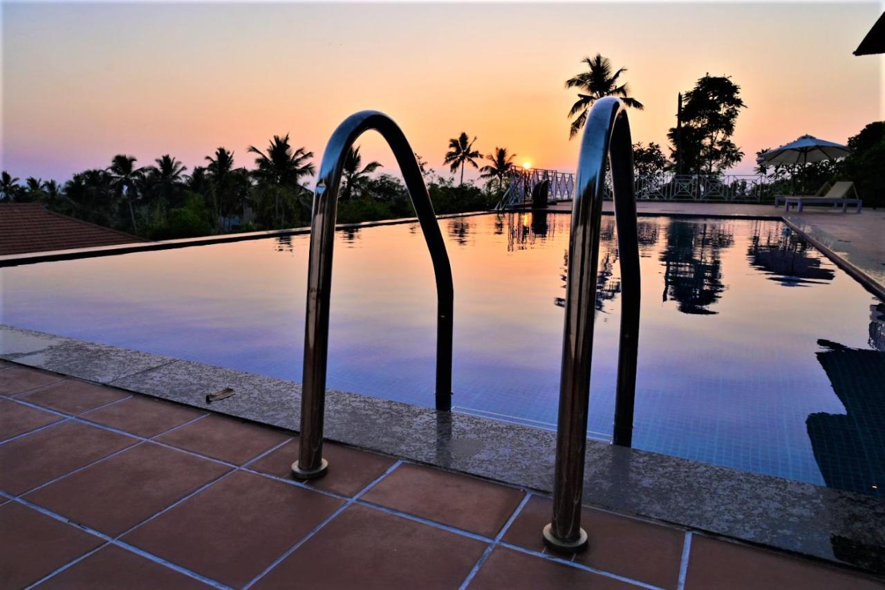 Aadisaktthi Leisure Resort, Kovalam Thiruvananthapuram ภายนอก รูปภาพ