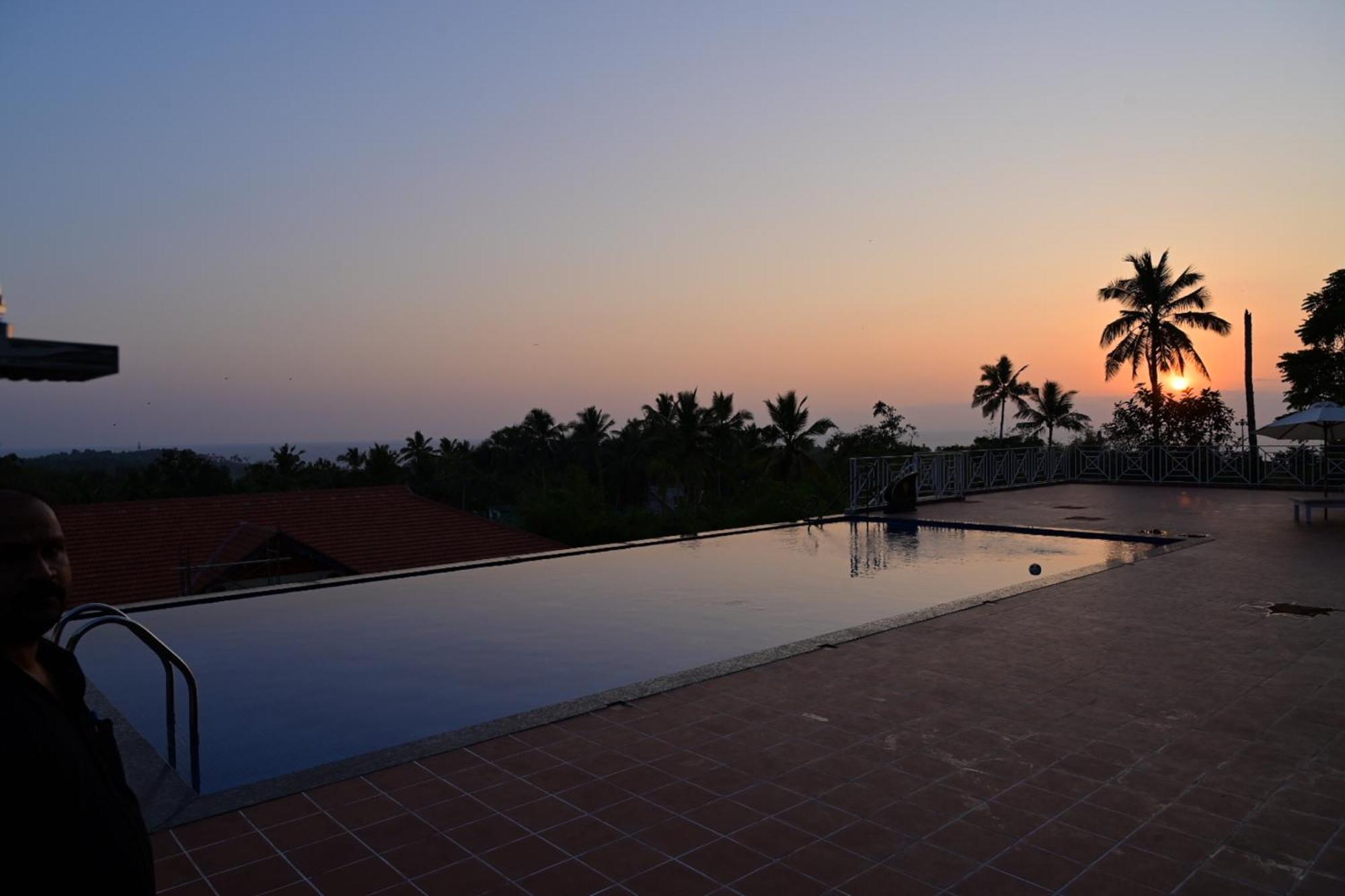 Aadisaktthi Leisure Resort, Kovalam Thiruvananthapuram ภายนอก รูปภาพ